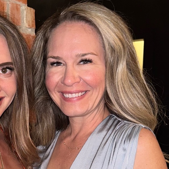 Meet your Posher, Stephanie - Picture 1 of 2